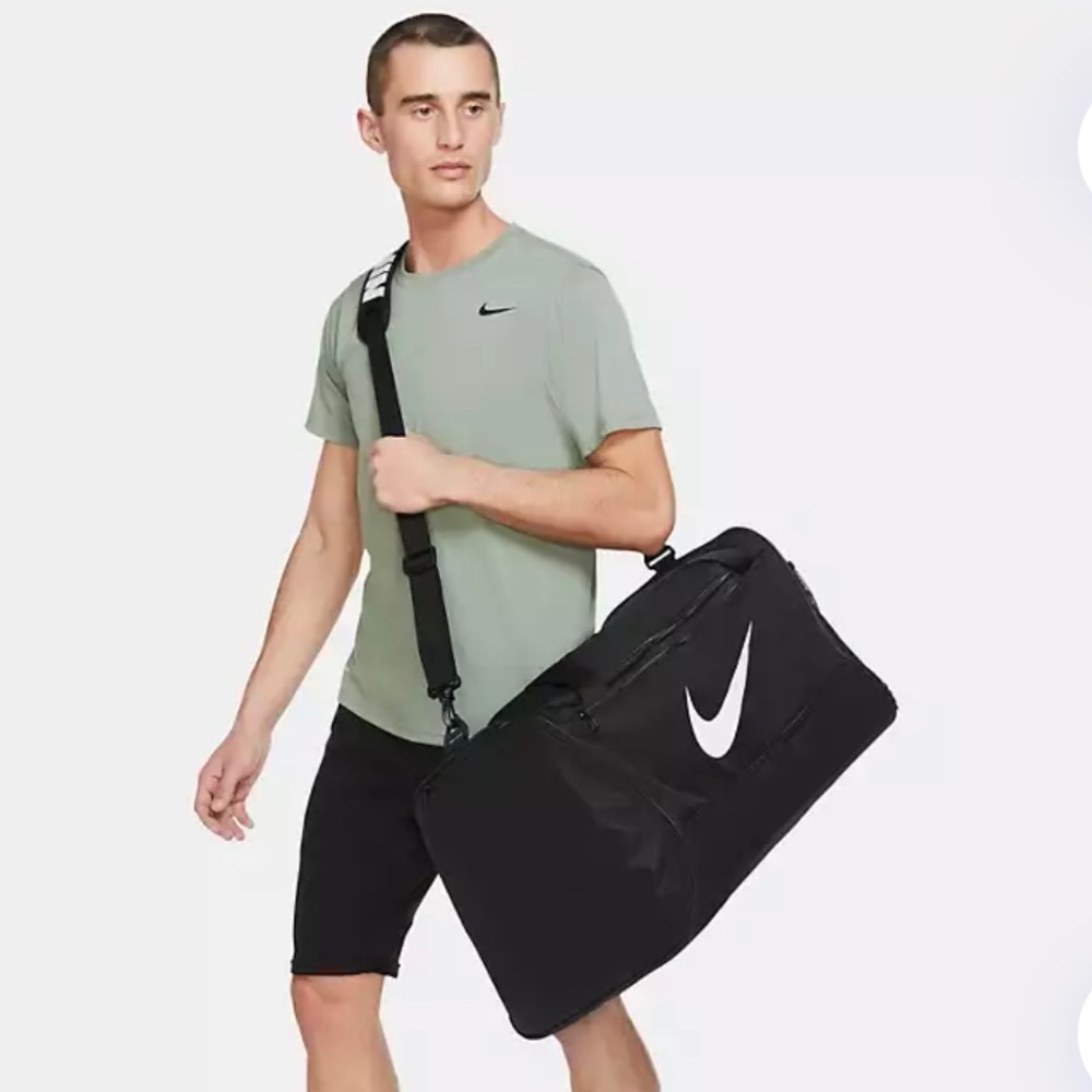 Nike Brasilia Training Duffel Bag, Versatile Bag with Padded Strap